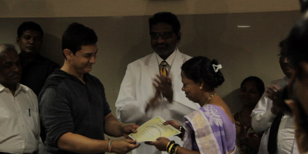 Aamir Khan visits the R.N. Cooper Hospital in Mumbai